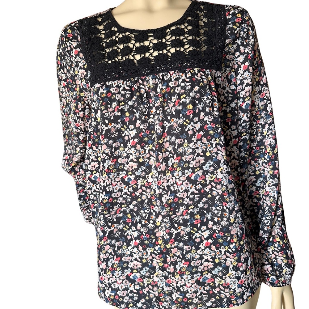 Caslon Black Floral Blouse with Lace Detail